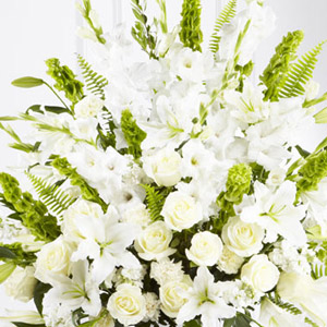 image of funeral flowers service in croydon